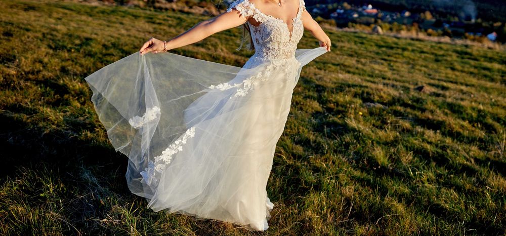 Sprzedam elegancką suknię ślubną