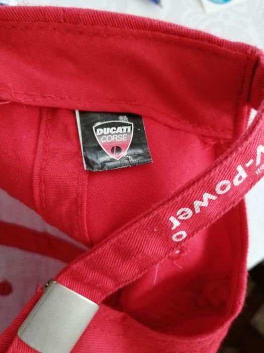 Czapka ducati czerwona .