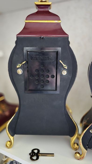 Настольные, настенные часы Zenith  и Le  Castel - Neuchâtel