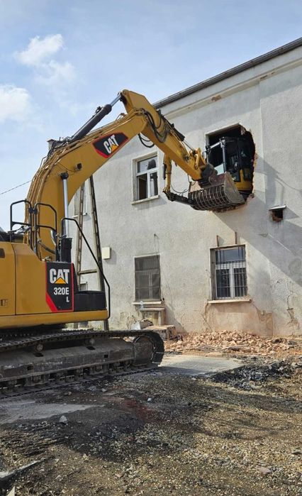 Wynajem mini koparki 8 t z pracownikiem CAT 301.8