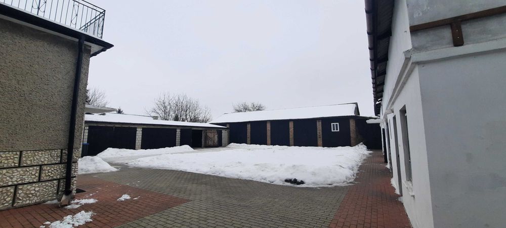 Dom, budynki gospodatcze plus ogród