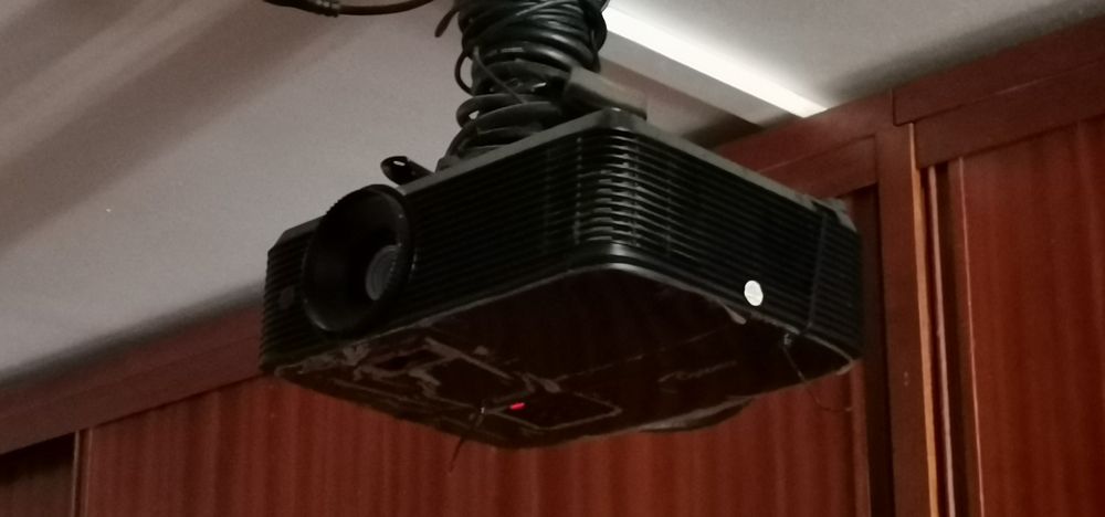 Projector full HD optoma HD 144x São Pedro da Cadeira • OLX Portugal