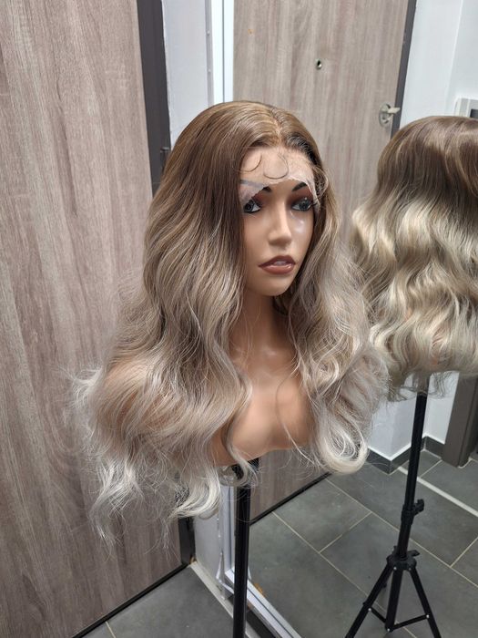 Długa Kręcona Peruka Blond Ombre NaKoronkowej Siateczce Lace Front Wig