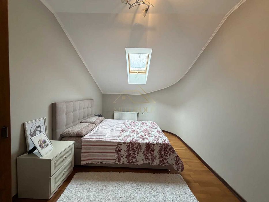 Продаж квартири мансарда в центрі міста по вулиці Мельника. Програми!!!