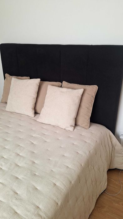 Cama Estofada a tecido preto