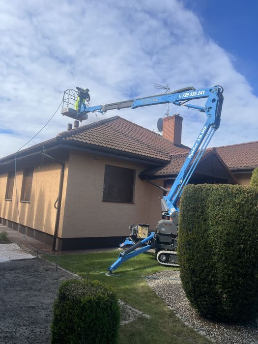 Mycie dachów i elewacji z podnośnika koszowego