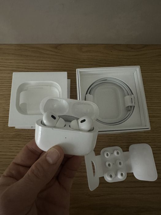 Продам Apple AirPods Pro 2 (оригінал)