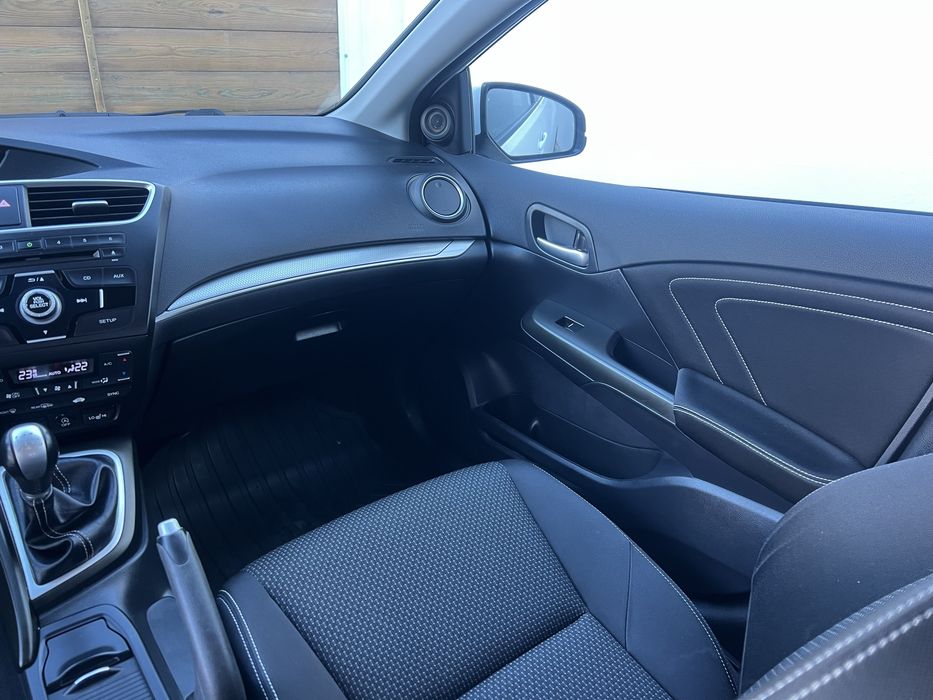 Honda civic I-DTEC de garagem