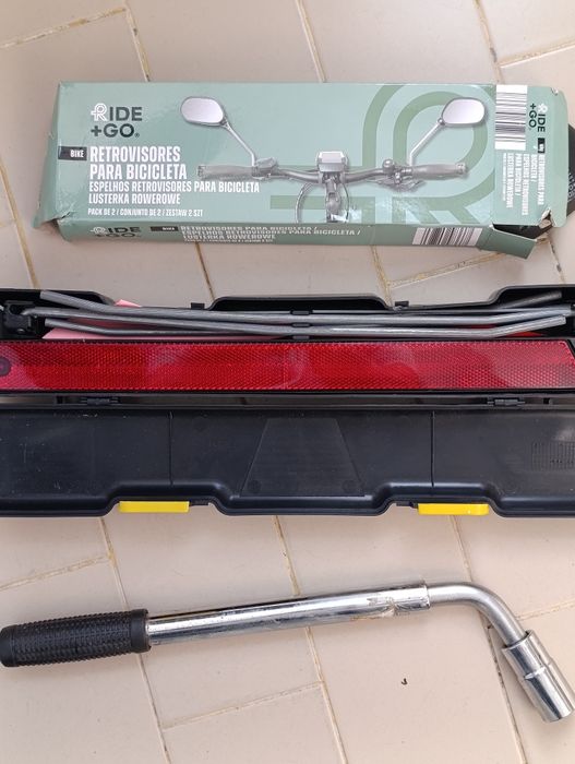 Conjunto de triângulo e chave de pneus e espelhos retrovisores de bici