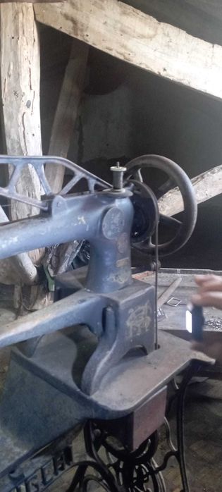 Máquina de costura de sapateiro antiga
