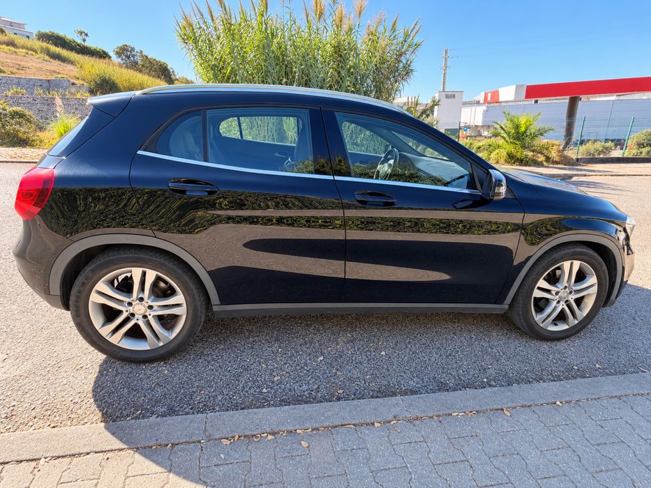Mercedes-Benz GLA 200 d Automático | 136 cv | 116.000 km | Park Assist foto 3