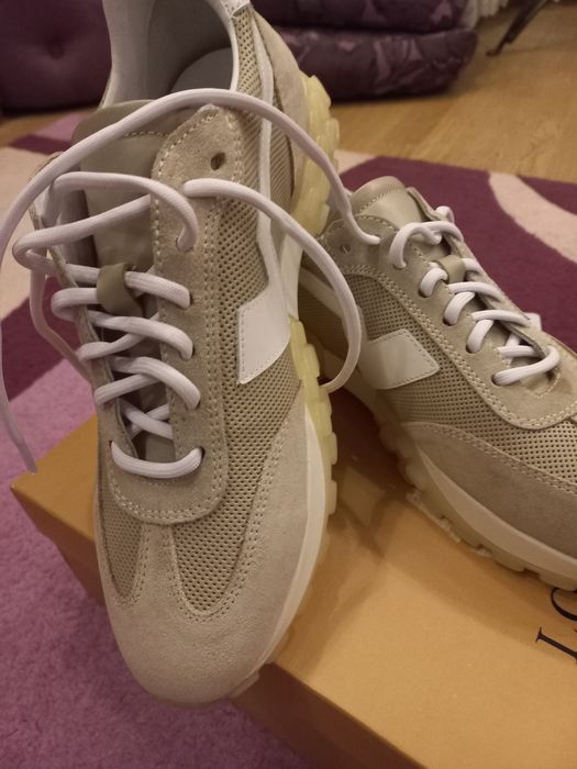 Кросівки жіночі р.40