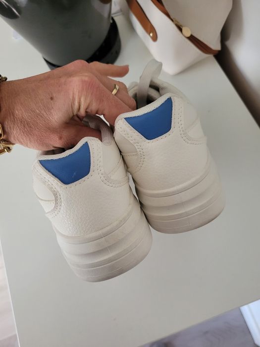 Buty sportowe na wyższej podeszwie 36