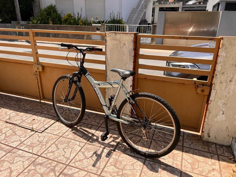 Bicicleta Bike EMT Terrain Series (TS), estilo mountain bike.