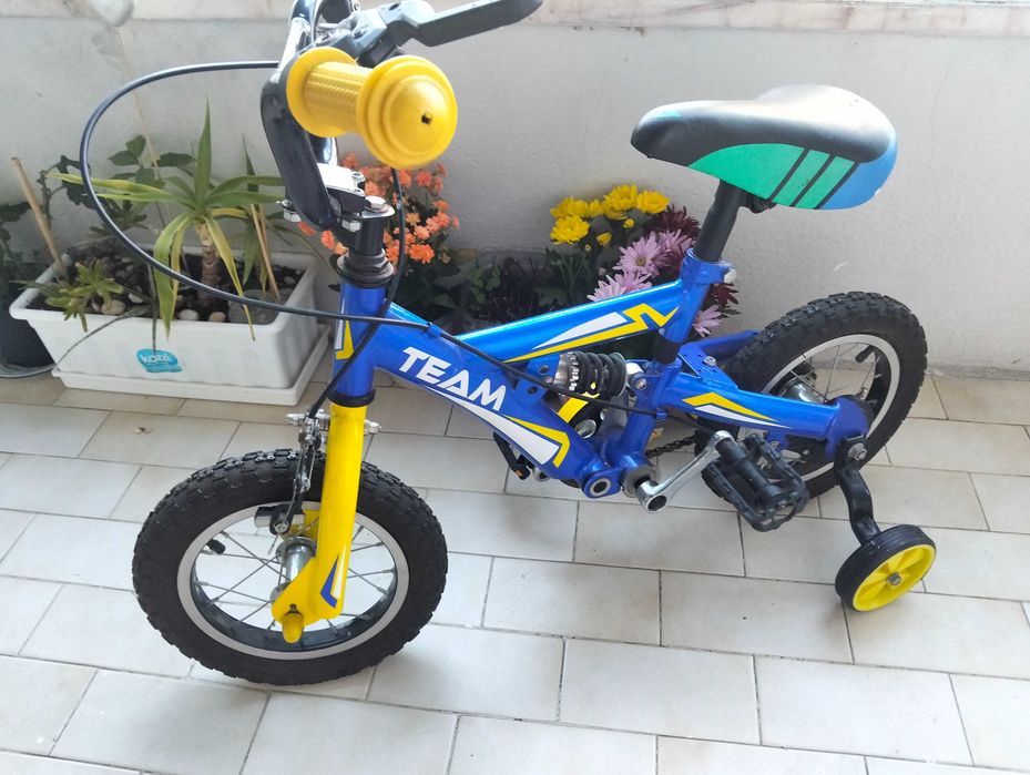Bicicleta de criança com rodinhas