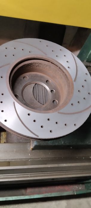 Regeneracja tarcz hamulcowych przetaczanie toczenie