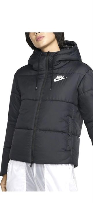 Nike куртка жіноча xs