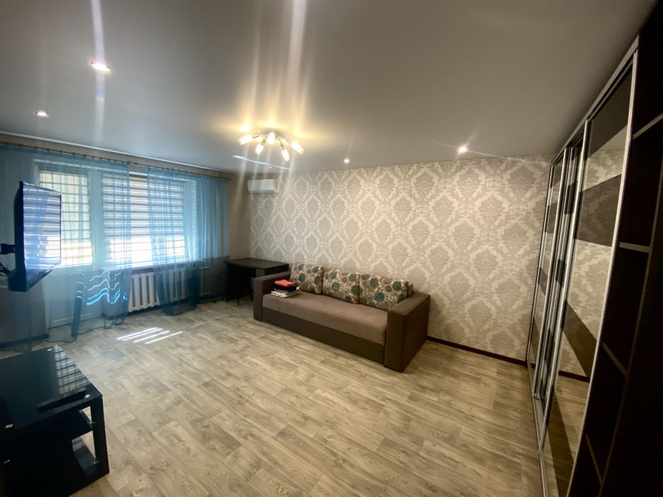 1 кім-на квартира з ремонтом біля центру .Тепла .