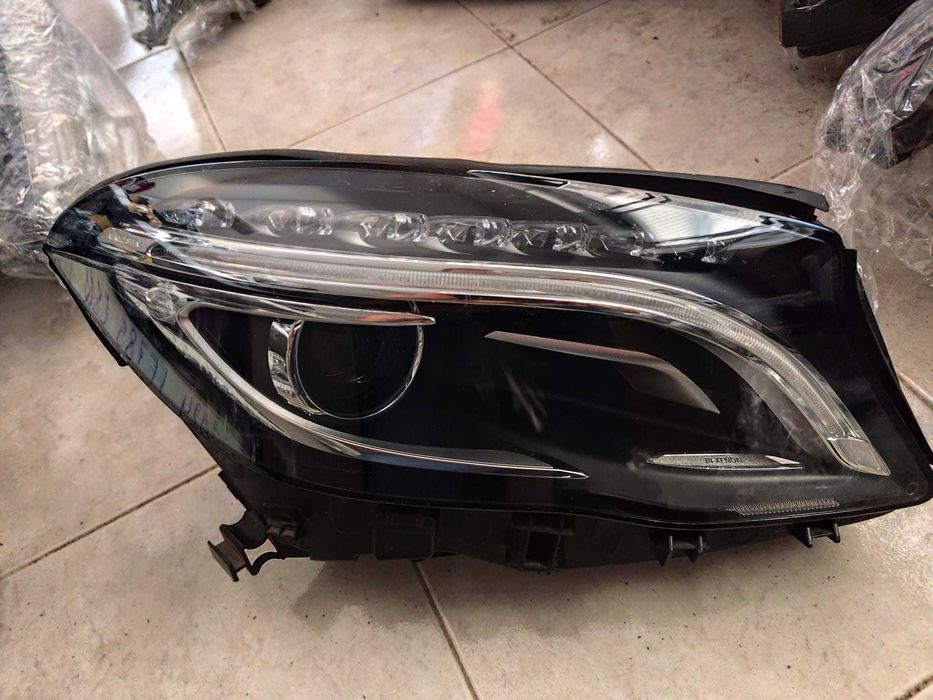 Mercedes GLA X156 - Farol Bi-Xenon Direito - FF910