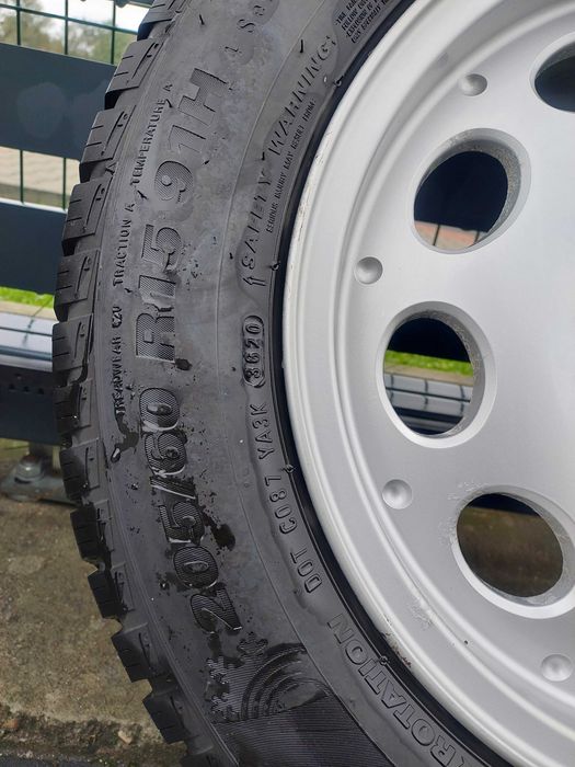 Opony zimowe 205 60 R15 Koła Felgi BMW styling 36  15