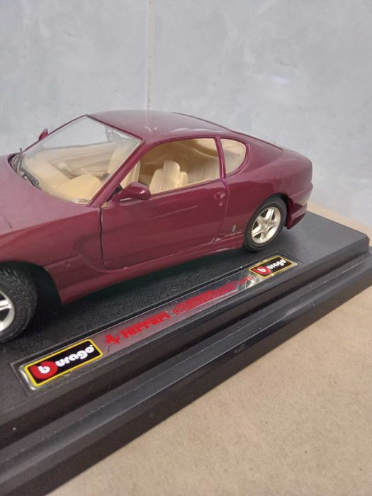 Miniatura Ferrari 456 GT 1992 – Bburago 1:25 (Colecionável)