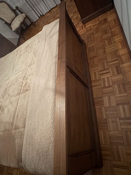 Cama uso 1 ano - em madeira com selo de qualidade