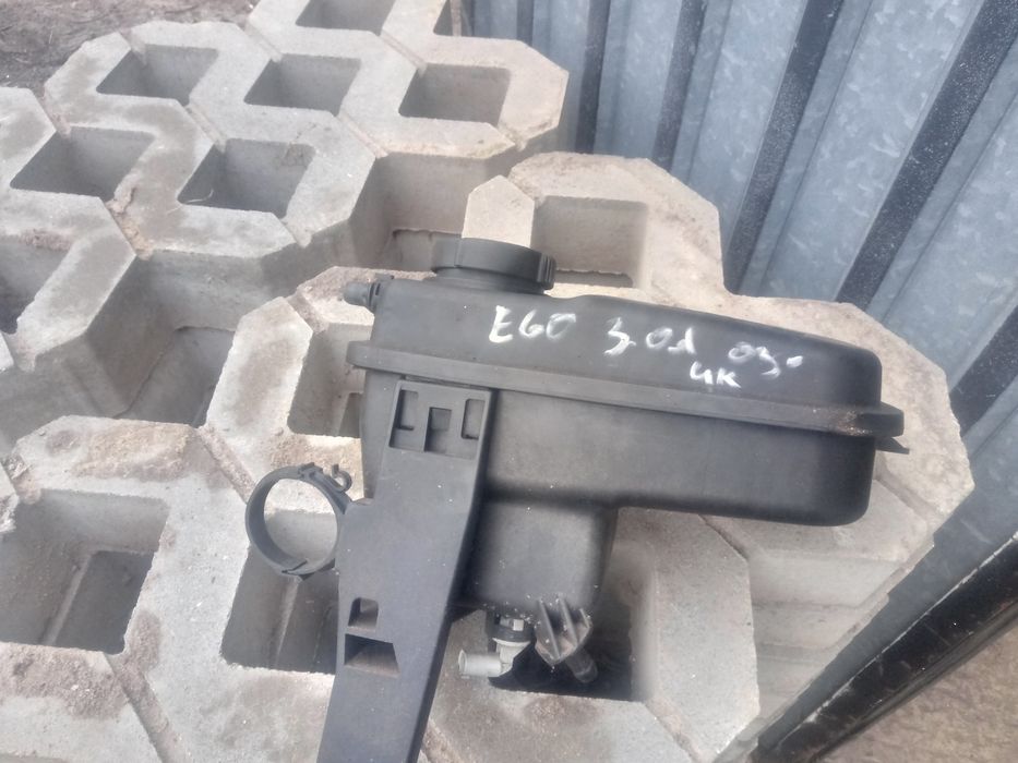 Zbiorniczek plynu bmw e60/61 e46 e83 e39 e38 e36