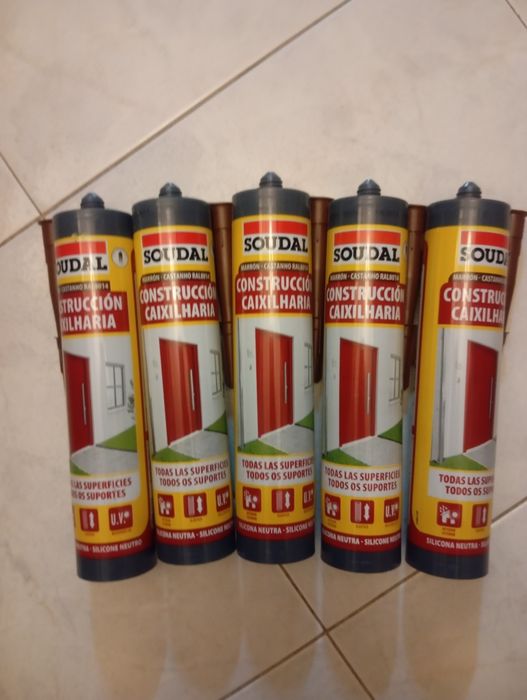 Silicone neutro castanho
