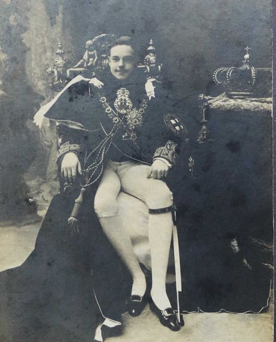 Rei D Manuel II Manto e Insígnias Ordem da Jarreteira foto Tinoco, Coimbra