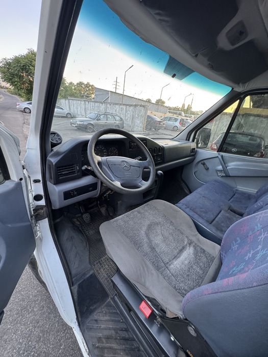 Продам Sprinter 208D