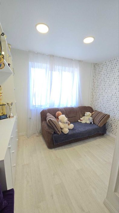 Продам 3к квартиру метро Индустриальная 42000
