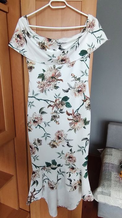 Sukienka midi w kwiaty Boohoo M