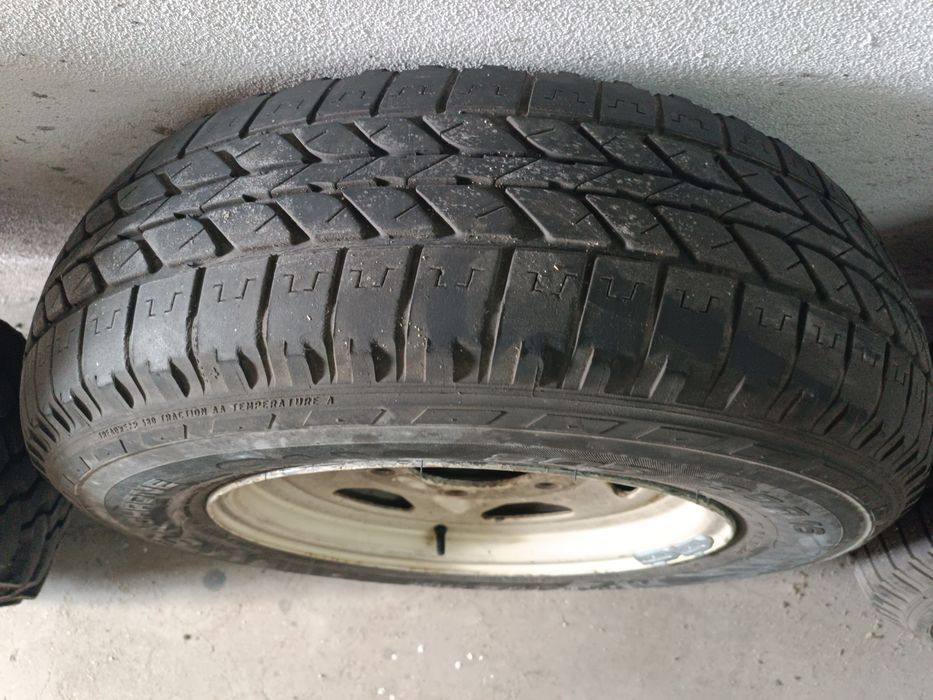 Pneus mais jantes Land Rover
