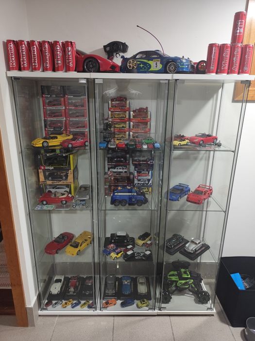 Miniaturas com 3 vitrines - Só vendo o conjunto