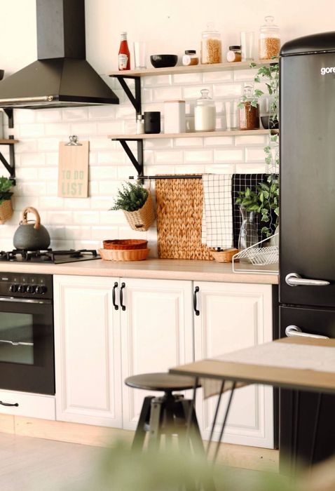 Кухня Leroy Merlin, кухонні модулі, білі кухонні фасади, кухня сканді