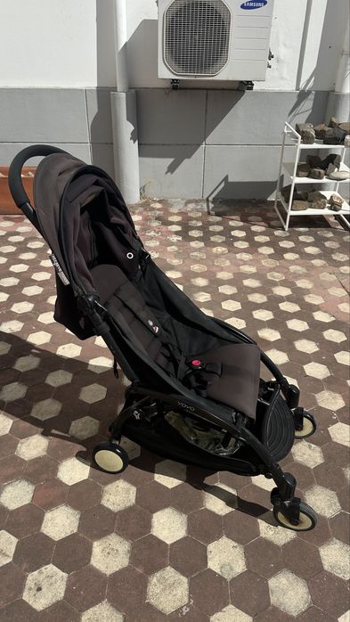 Carrinho de passeio Babyzen YOYO (Castanho/Preto) – Original e ultra compacto