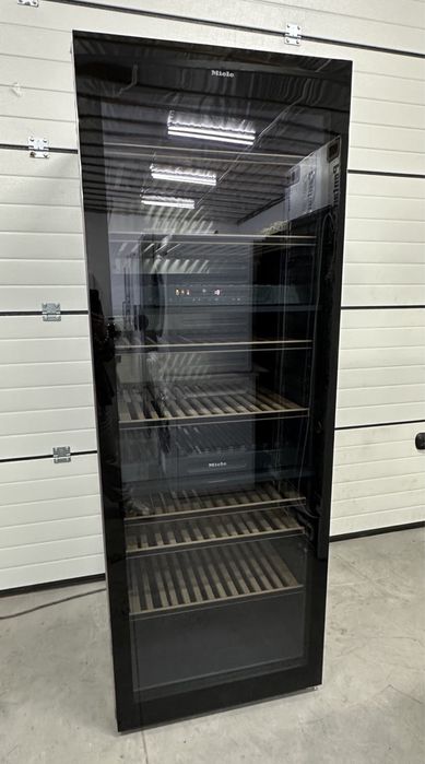 Великий винний холодильник Miele KWT 6833 SG