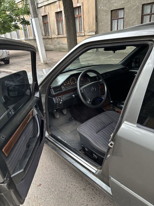 Mercedes-benz.124 E200