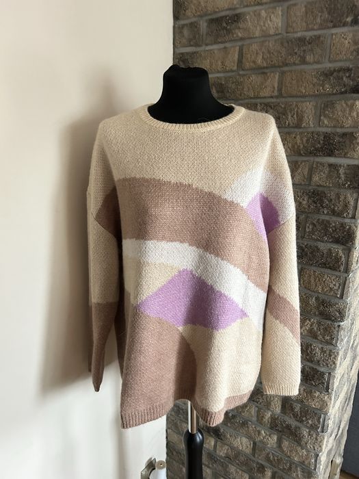 Beżowy gruby sweter rozmiar M/L geometryczny wzór