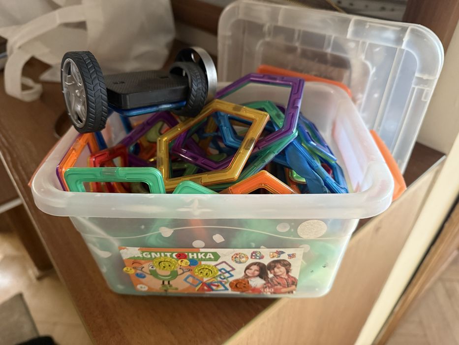 Гараж ігровий набір Hot Wheels + машинка подарунок стан новий