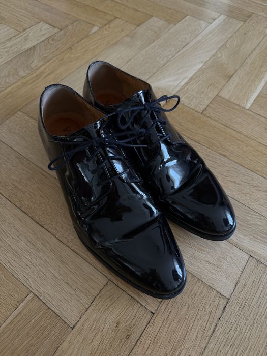 Eleganckie ślubne czarne buty lakierowe Vestus rozmiar 40