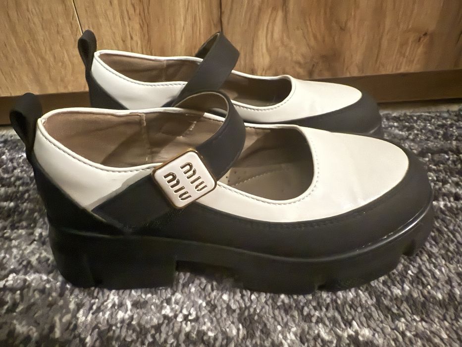 Туфлі для дівчинки