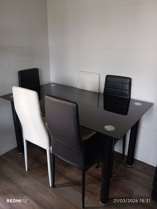 Mesa de vidro preta