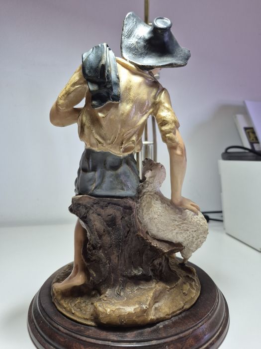 Estatuetas de marfinite pintadas à mão, made in Portugal
