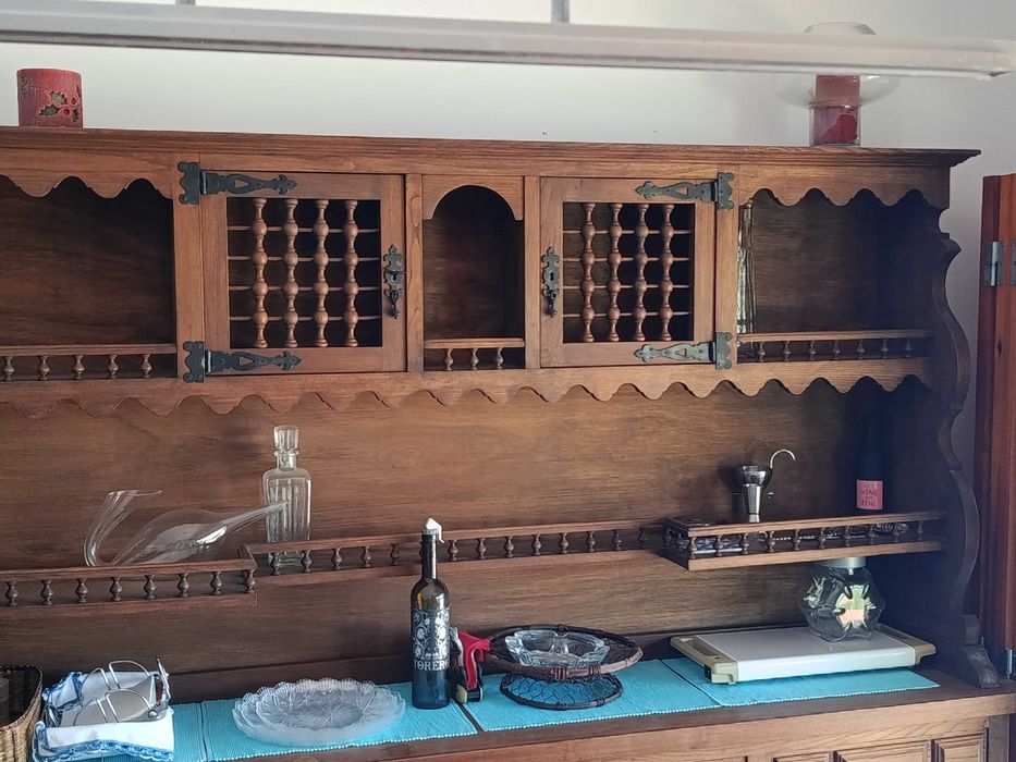Movel de sala como louceiro ou aparador grande madeira maciça castanho estilo rustico qualidade