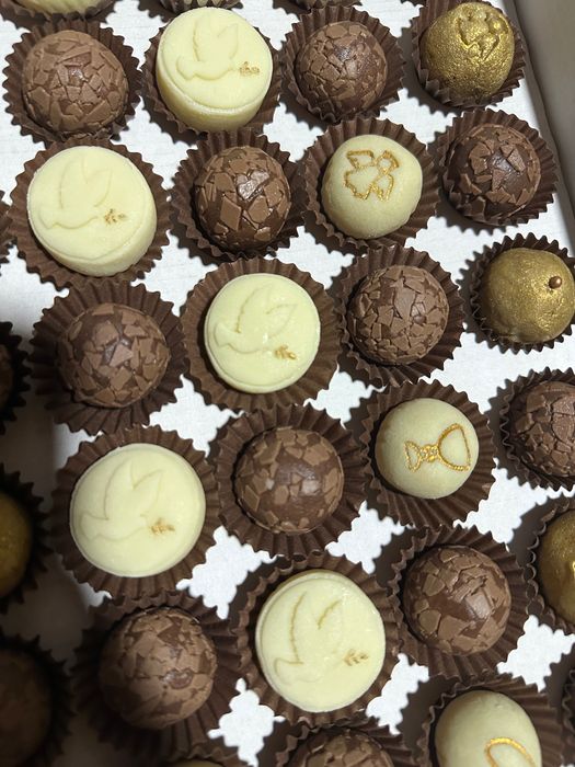 Doces personalizados - Brigadeiros e mini cale donuts