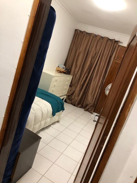 Quarto Para Alugar - Moita