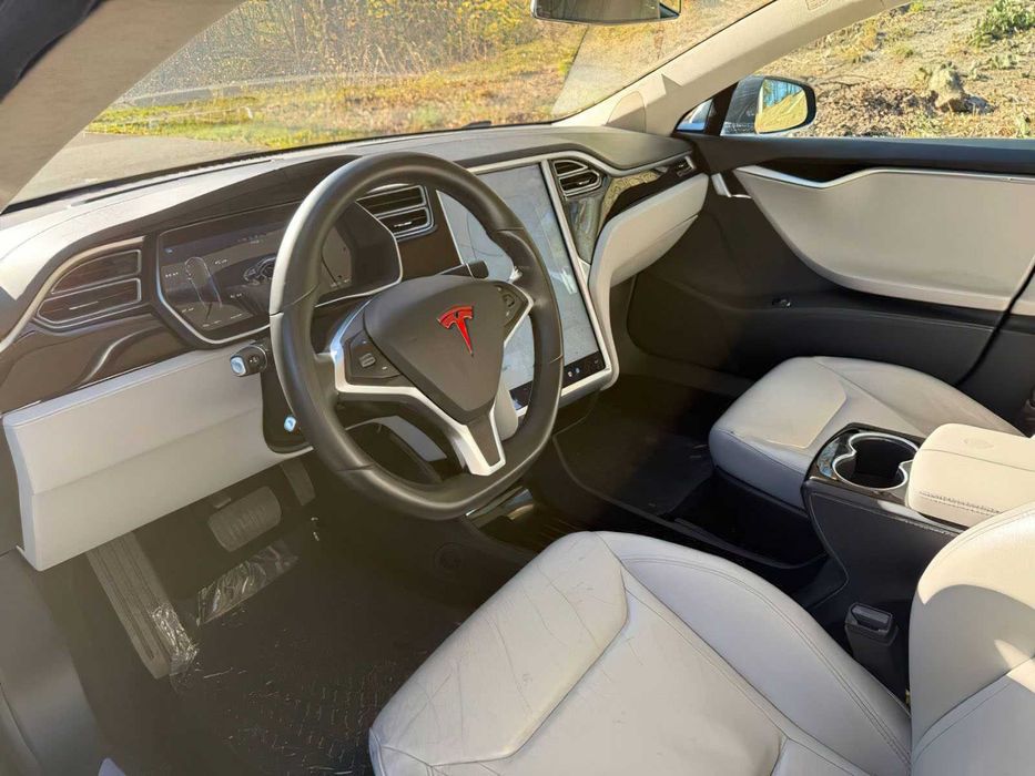 Tesla Model S 70D      2015