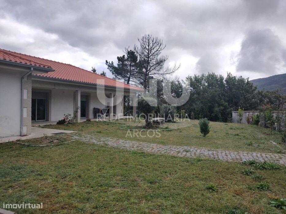 Moradia V3 com terreno em Rio Frio