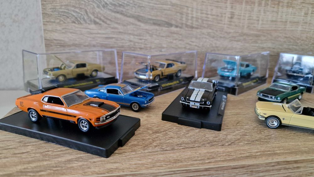 13 Miniaturas Ford Mustang 1:64